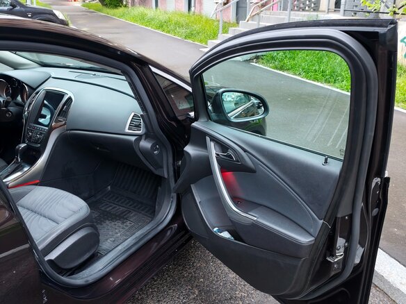 2013 Opel Astra J Рестайлинг, коричневый, 825000 рублей - вид 17