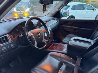 2013 Chevrolet Tahoe 6AT III, белый, 2000000 рублей, вид 5