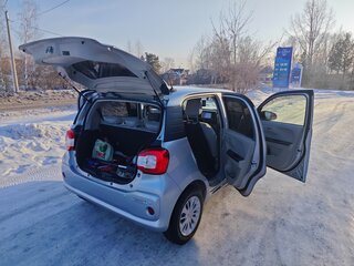 2018 Toyota Passo III, серебристый, 915000 рублей, вид 3