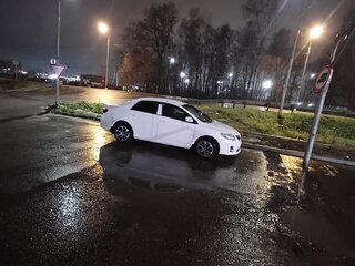 2010 Toyota Corolla X (E140, E150) Рестайлинг, белый, 700000 рублей, вид 4
