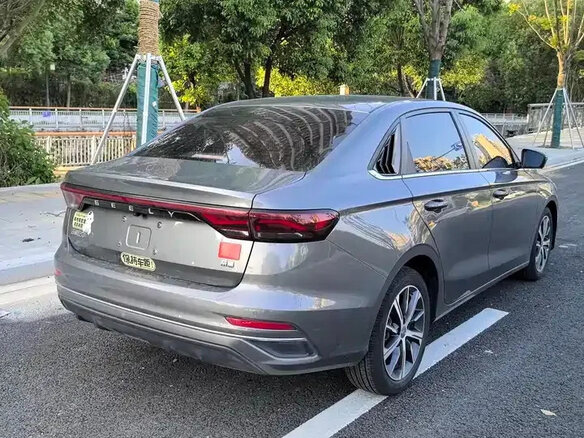 2022 Geely Emgrand II, серый, 965035 рублей - вид 3