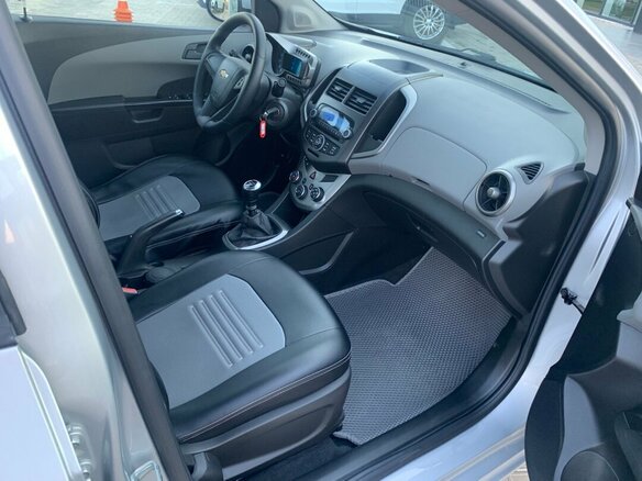 2013 Chevrolet Aveo II, серебристый - вид 14