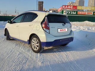 2015 Toyota Aqua I Рестайлинг, белый, 980000 рублей, вид 5