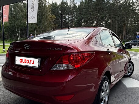 2013 Hyundai Solaris I, красный, 790000 рублей, вид 5