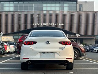 2022 Mazda 3 Axela IV (BP), белый, 1562000 рублей, вид 5