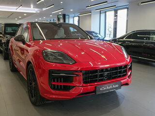 2025 Porsche Cayenne GTS Coupé III Рестайлинг, красный, 25990000 рублей, вид 4