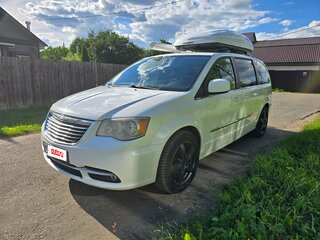 2012 Chrysler Town & Country V Рестайлинг, белый, 1350000 рублей, вид 1