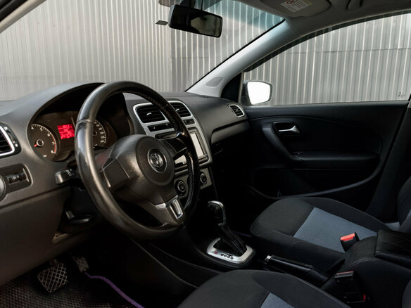 2013 Volkswagen Polo V, белый, 830000 рублей - вид 8