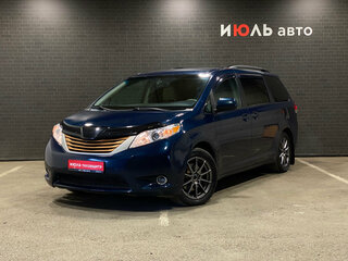 Toyota Sienna III