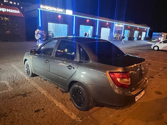 2013 Lada (ВАЗ) Granta I, серебристый, 240000 рублей - вид 1