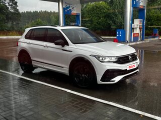 2021 Volkswagen Tiguan II Рестайлинг, белый, 3100000 рублей, вид 1