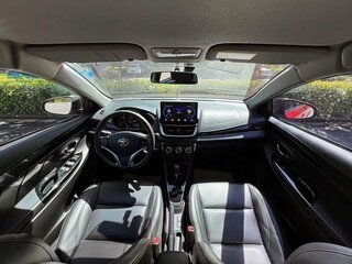 2022 Toyota Yaris IV, красный, 1230555 рублей, вид 3