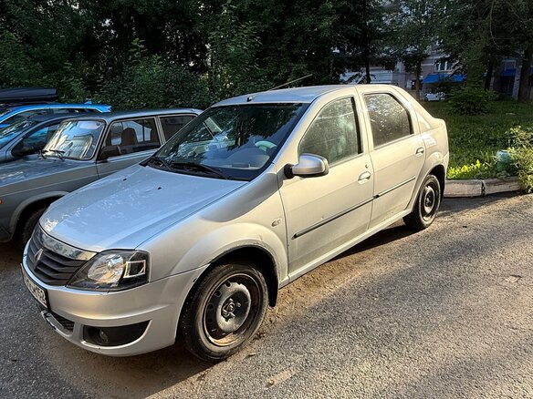 2013 Renault Logan I Рестайлинг, серый, 260000 рублей