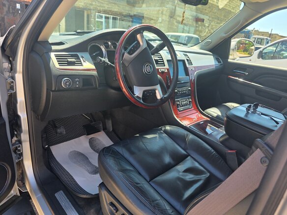 2011 Cadillac Escalade III, серебристый, 1900050 рублей - вид 7