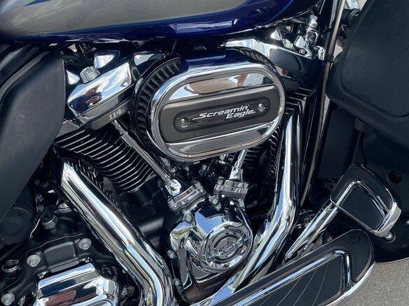 2017 Harley-Davidson CVO Limited, серебристый, 1650000 рублей - вид 6