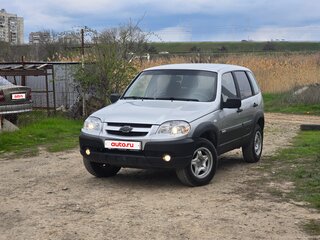 2012 Chevrolet Niva I Рестайлинг, серебристый, 750000 рублей, вид 2
