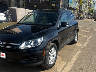 2017 Volkswagen Tiguan I Рестайлинг, чёрный, 1426000 рублей, вид 1