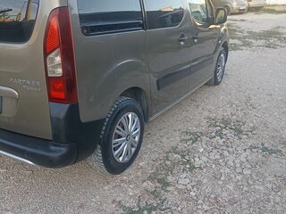 2012 Peugeot Partner II Рестайлинг, коричневый, 720000 рублей, вид 3
