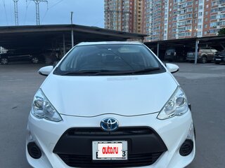 2016 Toyota Aqua I Рестайлинг, белый, 850000 рублей, вид 1