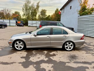 2005 Mercedes-Benz C-Класс 230 II (W203) Рестайлинг, серый, 750000 рублей, вид 3