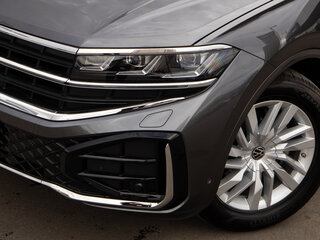 2025 Volkswagen Touareg III Рестайлинг, серый, 8610000 рублей, вид 4