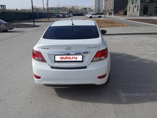 2013 Hyundai Solaris I, белый, 840000 рублей, вид 3