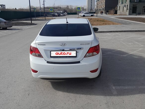 2013 Hyundai Solaris I, белый, 795000 рублей - вид 2