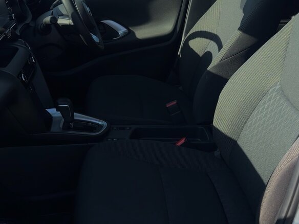 2022 Toyota Yaris Cross I, белый, 1690000 рублей - вид 5