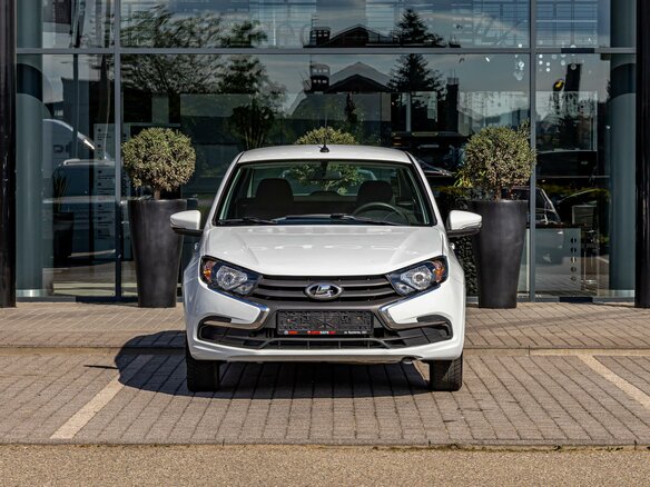 2024 Lada (ВАЗ) Granta I Рестайлинг, белый, 755000 рублей - вид 1