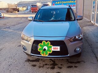 2011 Mitsubishi Outlander II Рестайлинг, серебристый, 1050000 рублей, вид 1