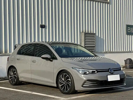 2022 Volkswagen Golf VIII, серый, 1650000 рублей, вид 2