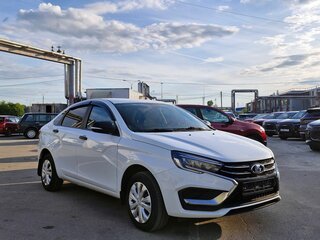 2024 Lada (ВАЗ) Vesta I Рестайлинг (NG), белый, 1111000 рублей, вид 2