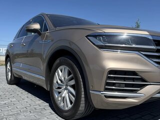 2018 Volkswagen Touareg III, бежевый, 5200000 рублей, вид 4