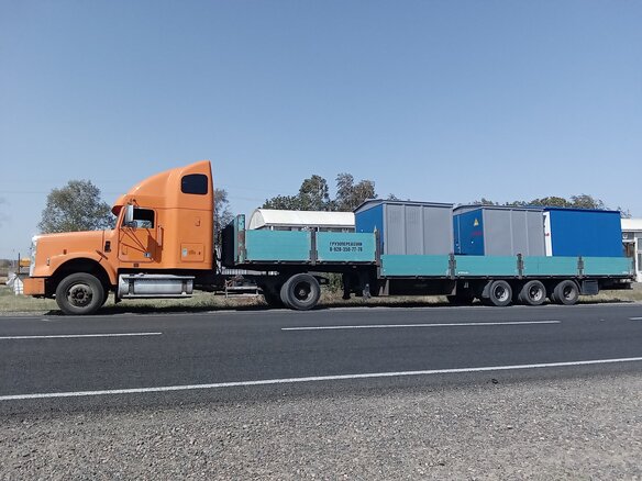 2005 Freightliner FLD, золотистый, 850000 рублей