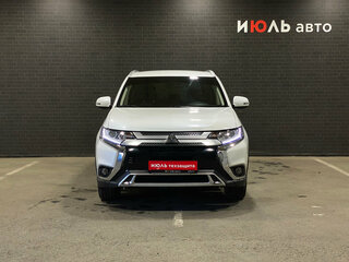2020 Mitsubishi Outlander III Рестайлинг 3, белый, 2300000 рублей, вид 2