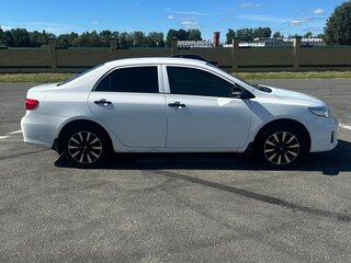 2010 Toyota Corolla X (E140, E150) Рестайлинг, белый, 600000 рублей, вид 4