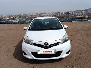 2014 Toyota Vitz III (XP130) Рестайлинг, белый, 999999 рублей, вид 2