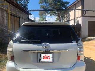 2004 Toyota Wish I, белый, 720000 рублей, вид 4