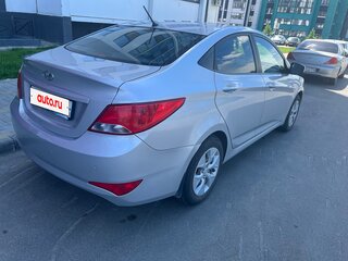 2016 Hyundai Solaris I Рестайлинг, серебристый, 955000 рублей, вид 4