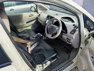 2010 Nissan Leaf (EM61) I (ZE0/AZE0), белый, 750000 рублей, вид 4