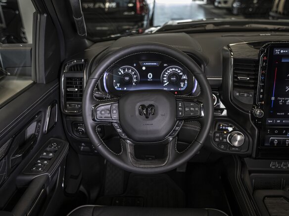 2026 Ram 1500 Crew Cab V Рестайлинг, чёрный - вид 31