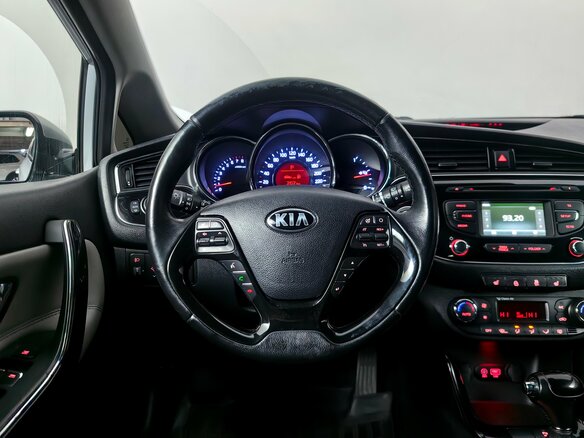 2016 Kia Ceed II Рестайлинг, серебристый, 1029000 рублей - вид 12