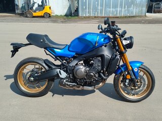 2025 Yamaha XSR900, синий, 1349000 рублей, вид 4