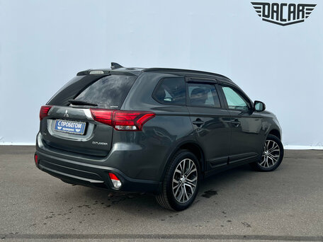 2018 Mitsubishi Outlander III Рестайлинг 2, серый, 1730000 рублей, вид 4