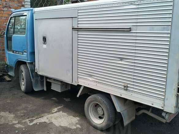 1996 Nissan Atlas, синий, 1125000 рублей - вид 2