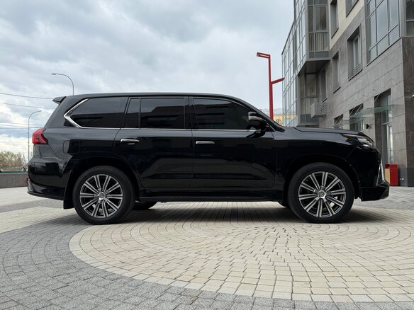 2017 Lexus LX 450d III Рестайлинг 2, чёрный, 7500000 рублей - вид 6