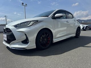 2023 Toyota Yaris IV, белый, 880000 рублей, вид 3