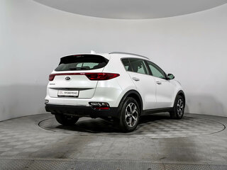 2021 Kia Sportage IV Рестайлинг, белый, 2369000 рублей, вид 5