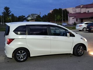 2009 Honda Freed I, белый, 1120000 рублей, вид 5
