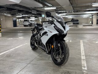 2023 Triumph Daytona 660, белый, 815000 рублей, вид 4